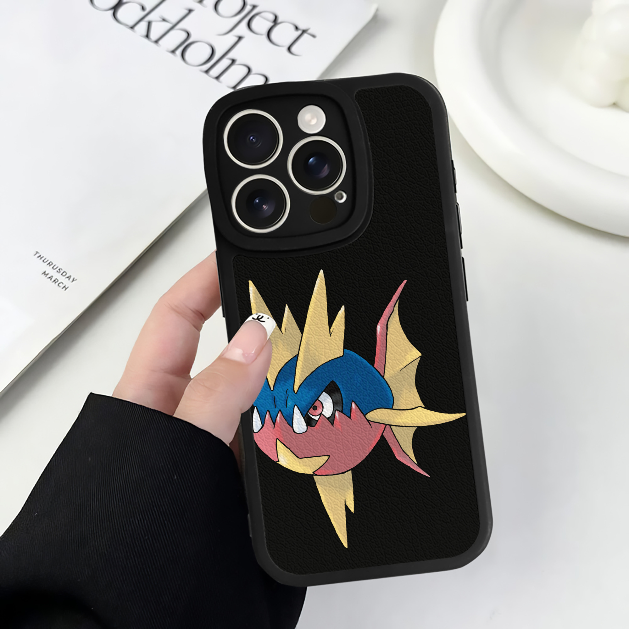 （画像用） ポケットモンスター Pokémon 【iPhone 16シリーズ対応】シリコンスマホケース（レザー調） 材質：シリコン